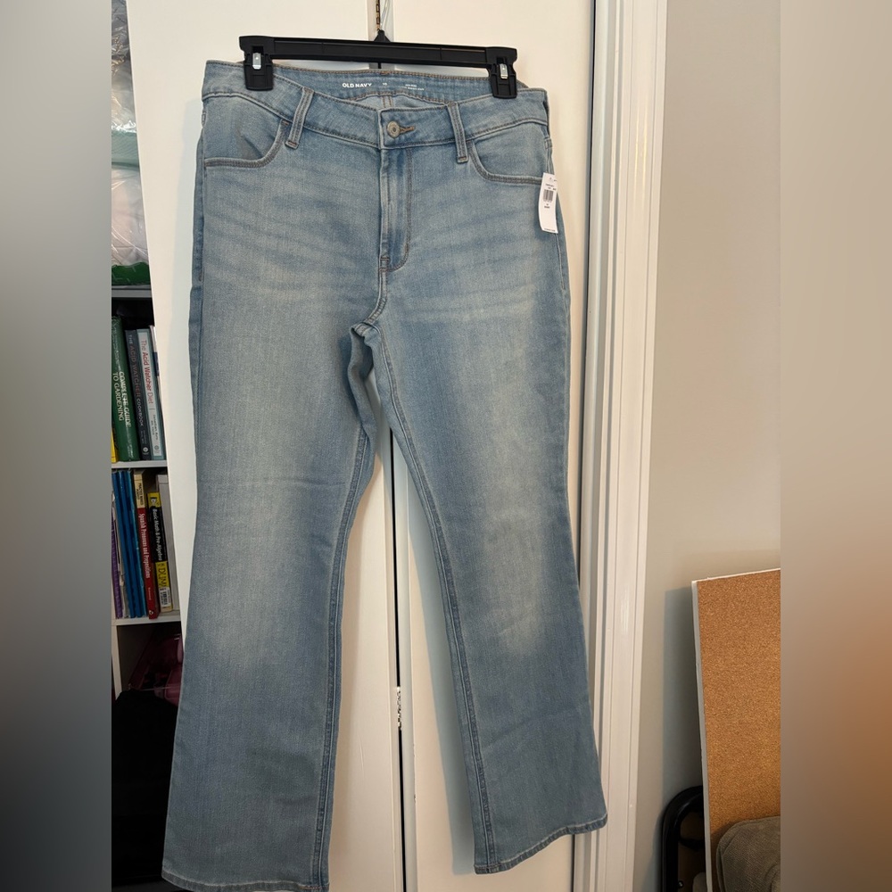 Old Navy Women's bootcut Jeans mid rise short